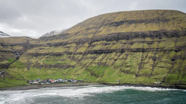 Dorp Tjornuvik Streymoy Dramatisch Berglandschap Faeröer Denemarken Europa — Stockfoto