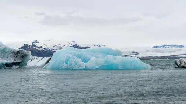 Uitzicht Ijsbergen Jokulsarlon Gletsjerlagune Gevormd Door Smeltend Ijs Ijsland Opwarming — Stockfoto