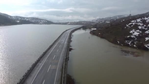 東アナトリア ビトリス トルコのアスファルト道路と冬の風景 — ストック動画