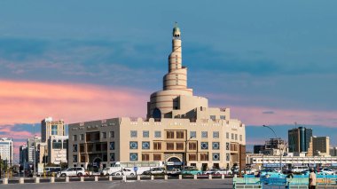 Doha, Katar - Şubat 2019: Al Fanar Camii, Spiral Camii lakaplı