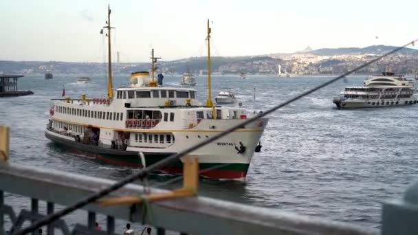 Istanbul Turkije Augustus 2021 Passagiersschip Istanbul City Dat Aankomt Pier — Stockvideo