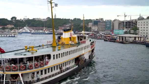 Istanbul Turkije Augustus 2021 Passagiersschip Istanbul City Dat Aankomt Pier — Stockvideo