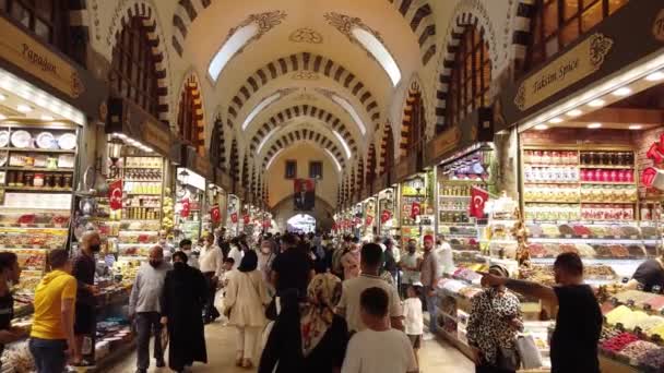 土耳其伊斯坦布尔 2019年10月 在伊斯坦布尔旧城埃米诺努地区的埃及香料集市内购物的人群 — 图库视频影像