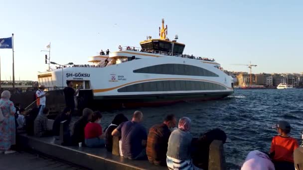 Istanbul Turquie Septembre 2021 Ferry Passagers Istanbul Départ Jetée Eminonu — Video