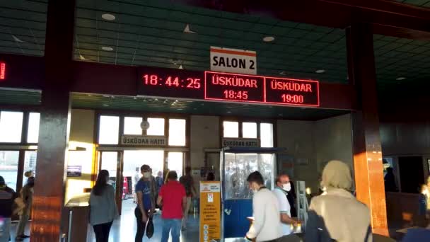 Istanbul Turquie Septembre 2021 Jetée Eminonu Pour Ferry Passagers Les — Video