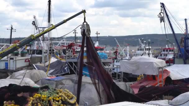 Rumeli Feneri Estambul Turquía Agosto 2021 Grúa Levantando Redes Pesca — Vídeo de stock