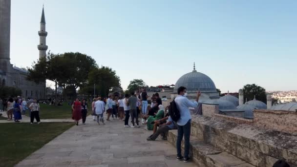 Стамбул Турция Сентябрь 2021 Года Люди Наблюдают Небоскрёбом Стамбула Парка — стоковое видео