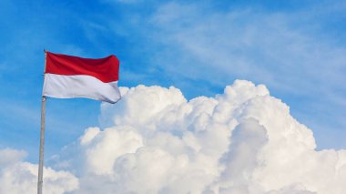 Bulutlu arka planda Endonezya bayrağı. 3d oluşturma