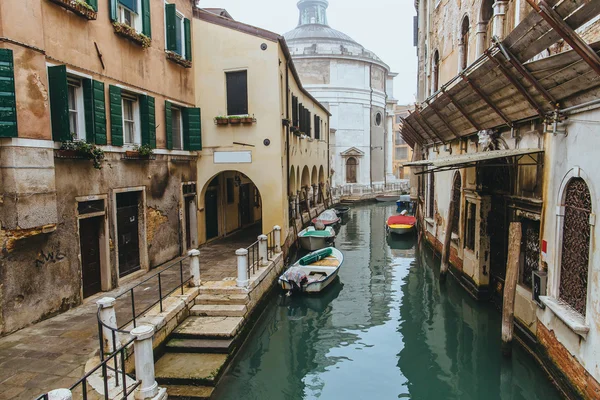 Blick auf venezianische Kanäle — Stockfoto