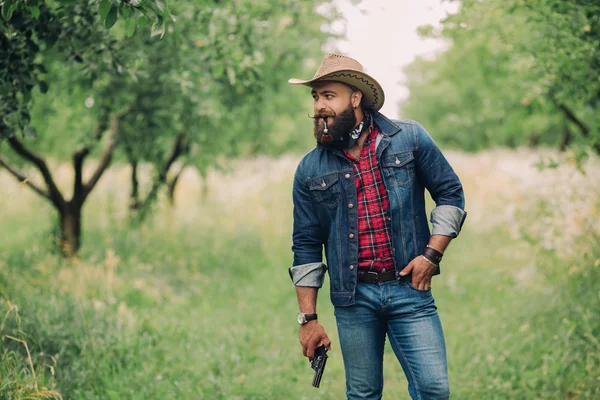 Barbudo con arma — Foto de Stock