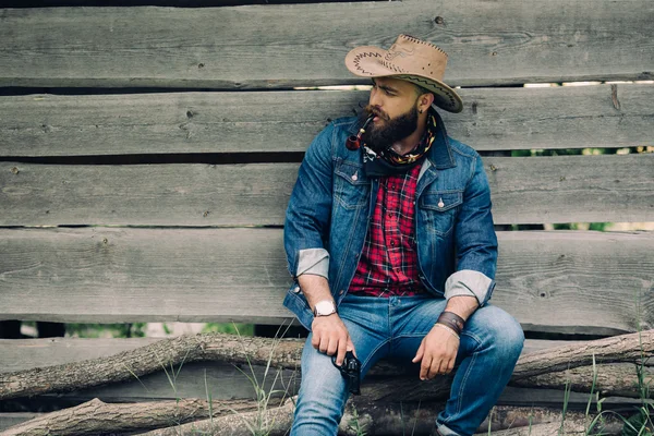 Vaquero barbudo con pistola — Foto de Stock