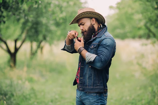 Vaquero barbudo en el jardín — Foto de Stock