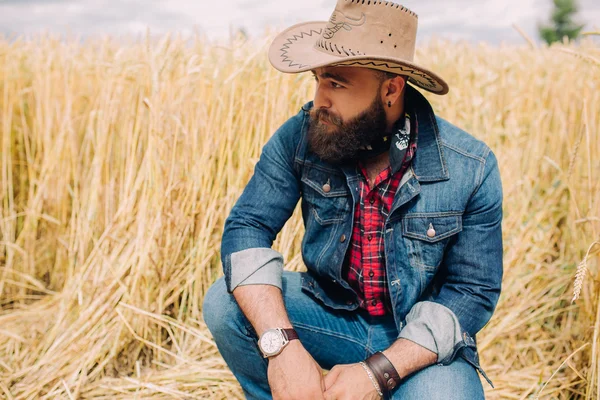 Bearded man in field — Stock Photo, Image