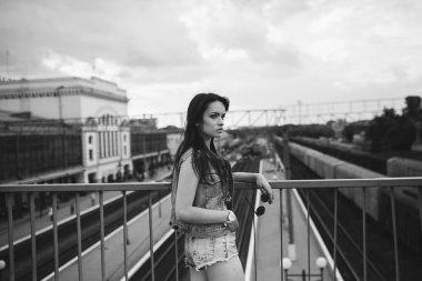 güzel bir genç kadın hippi 