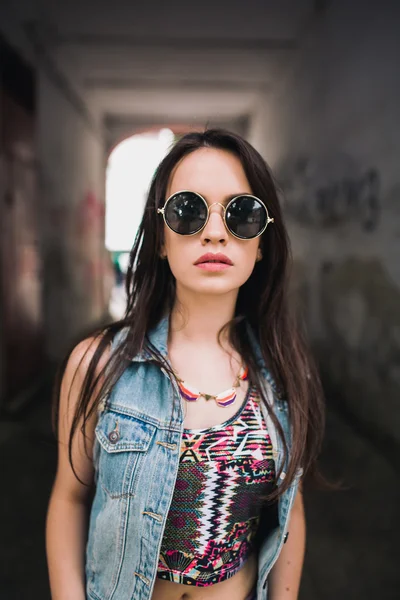 Piękna młoda kobieta hippie — Zdjęcie stockowe