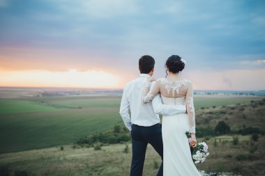 Bir düğün yürüyüş güzel Çift