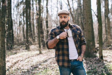 Ahşap sakallı oduncu