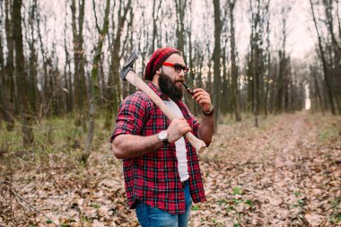 Ormandaki genç adam