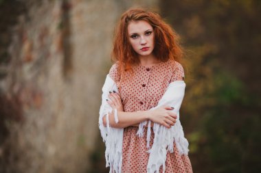 Küçük kızıl saçlı kız 