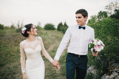 Bir düğün yürüyüş güzel Çift