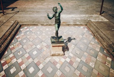 Pompeii içinde güzel heykel