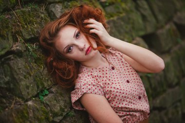 Küçük kızıl saçlı kız 