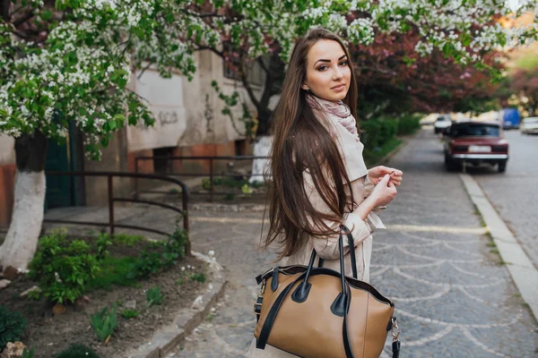 Mujer joven en chaqueta —  Fotos de Stock