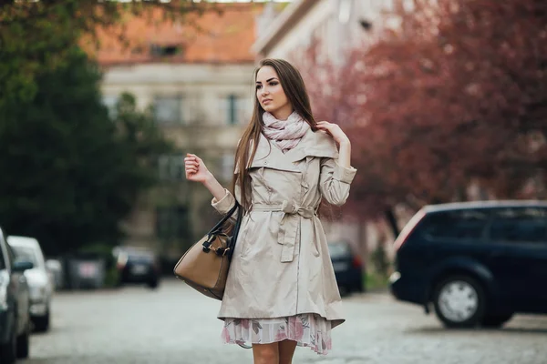 Mujer joven en chaqueta — Foto de Stock