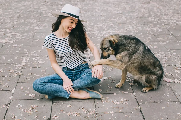 Girl sitting on street — Stock Photo, Image