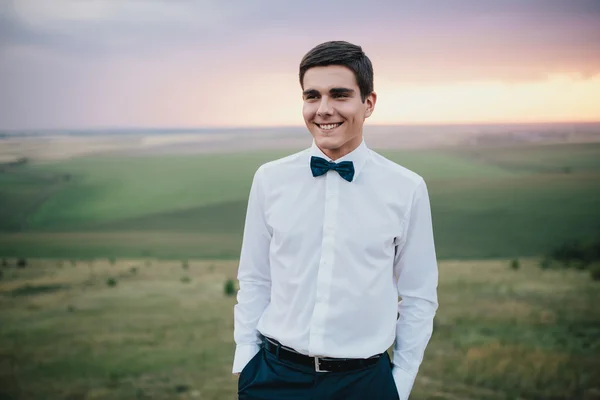 Young groom in mountains — Stock Photo, Image