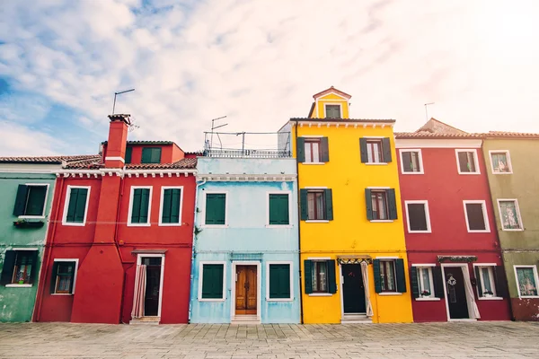 Színes házak a burano-szigetére — Stock Fotó