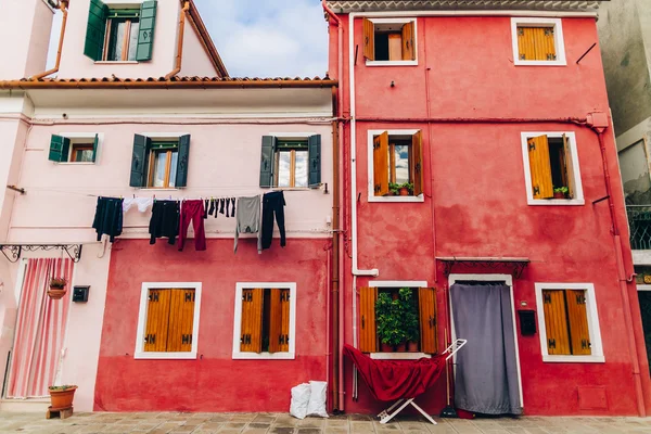 Kolorowe domy na wyspie burano — Zdjęcie stockowe