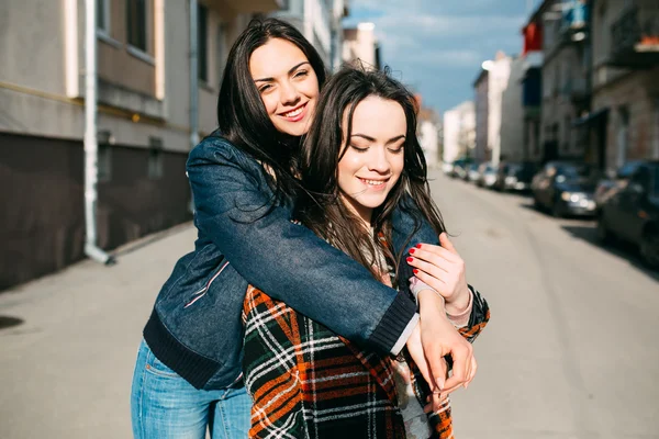 Schöne Straßenmädchen — Stockfoto