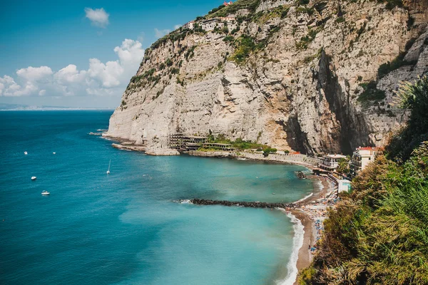 Vacker strand i Sorrento — Stockfoto