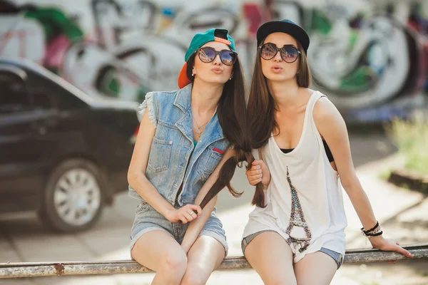 Meninas na rua — Fotografia de Stock