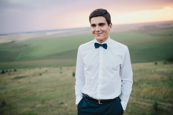 Young groom in mountains — Stock Photo, Image