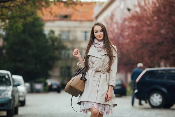 Mujer joven en chaqueta — Foto de Stock