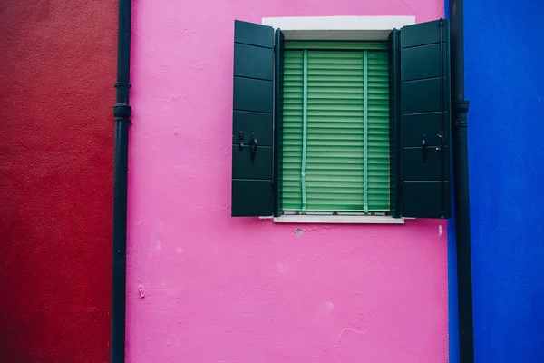 Barevné domy na ostrově burano — Stock fotografie