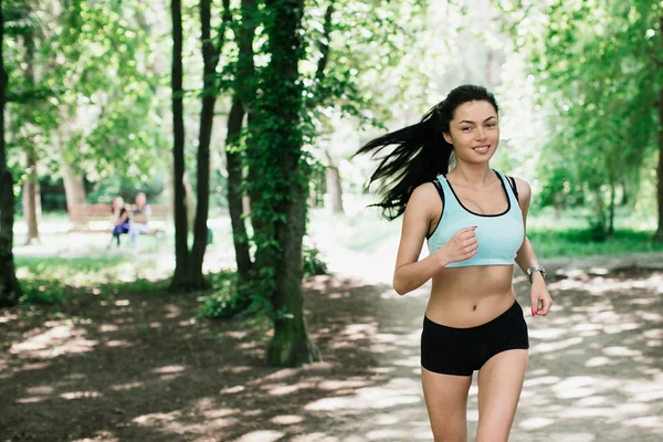 Chica joven en una carrera — Foto de Stock