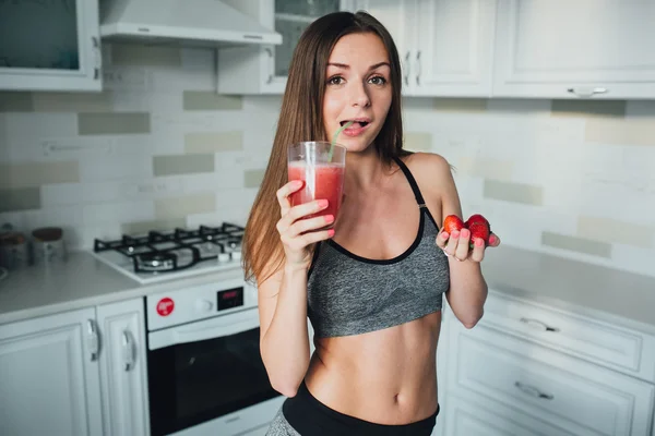 Young girl with detox after workout — Stock Photo, Image