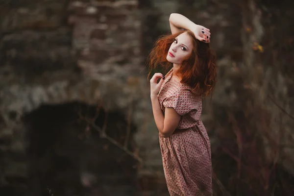 Jeune fille rousse — Photo