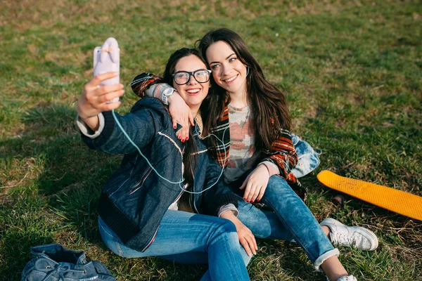 Beautiful street girls — Stock Photo, Image