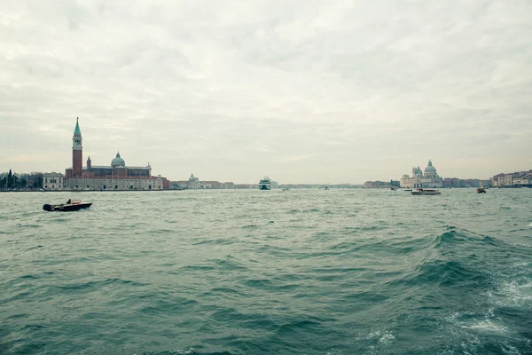 Ciudad y mar en Italia — Foto de Stock