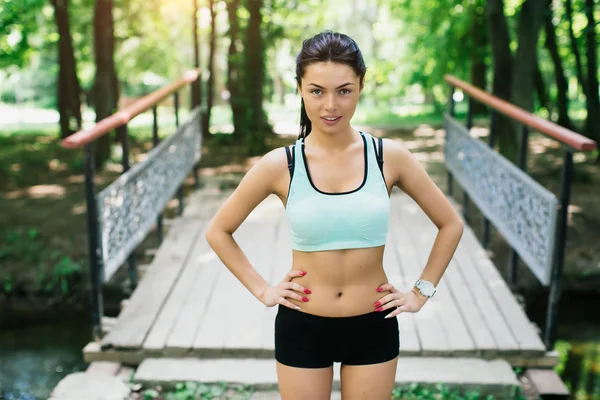 Chica joven en una carrera — Foto de Stock