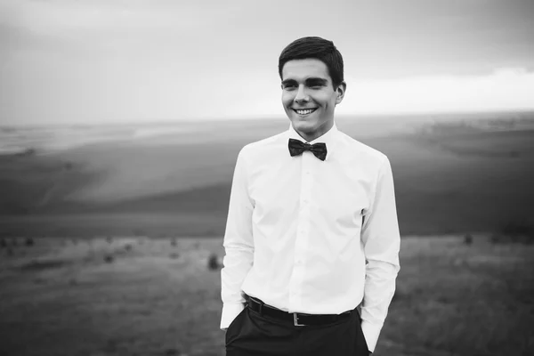 Young groom in mountains — Stock Photo, Image
