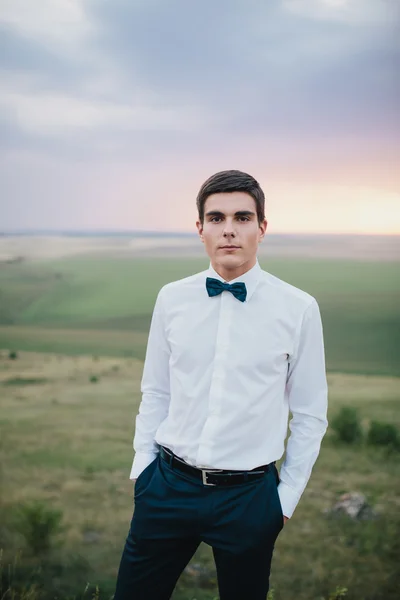 Young groom in mountains — Stock Photo, Image