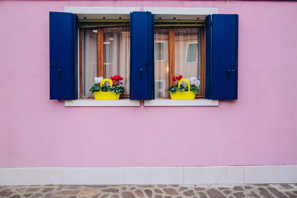 Buntes Haus auf der Insel Burano — Stockfoto