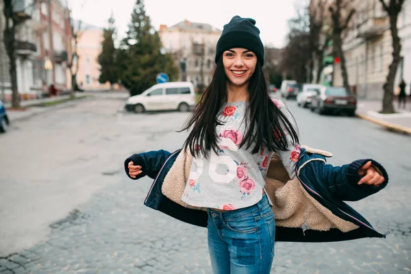 Vackra gatan flicka — Stockfoto