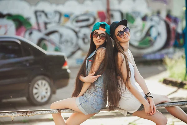 Meninas na rua — Fotografia de Stock