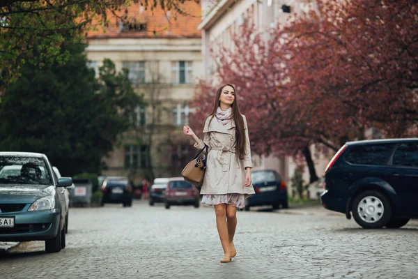 Mujer joven en chaqueta — Foto de Stock